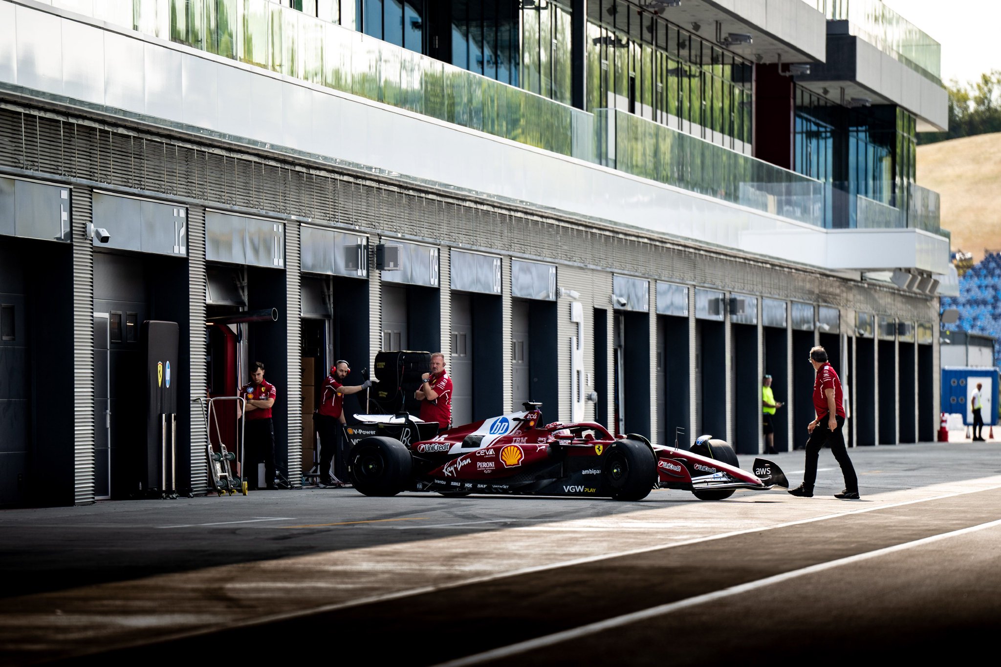 梅赛德斯险胜法拉利,勒克莱尔关键制胜 梅赛德斯险胜法拉利,勒克莱尔关键制胜