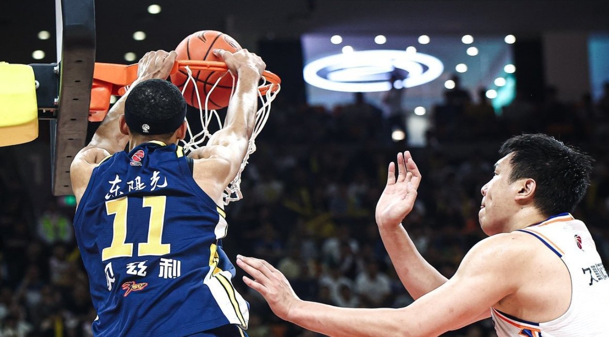 广东队鏖战快船,赵继伟状态火热 广东队鏖战快船,赵继伟状态火热