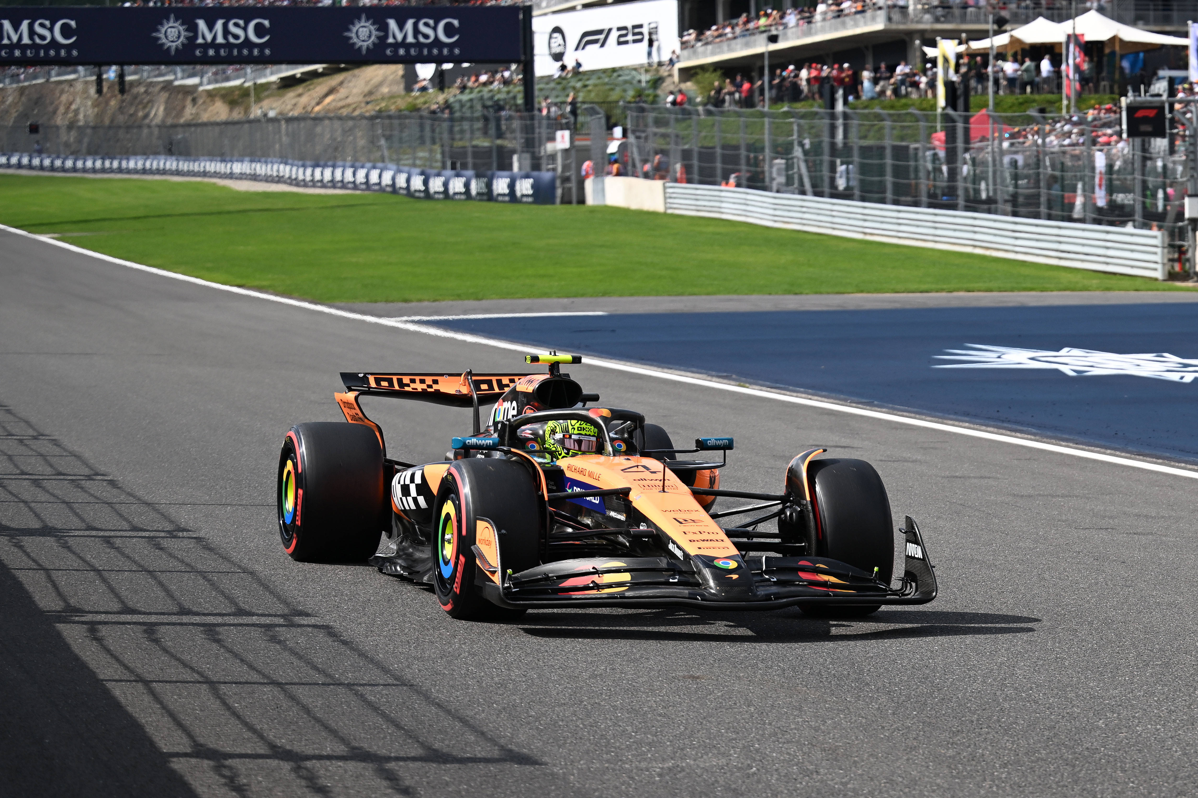 迈凯伦轻取雷诺车队，勒克莱尔惊艳四座