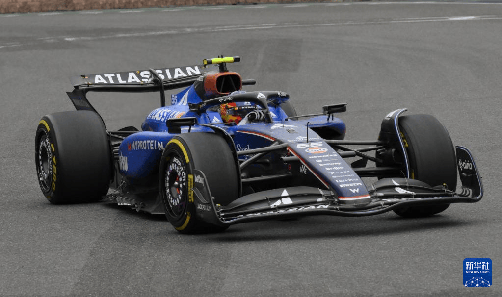 梅赛德斯鏖战威廉姆斯，维斯塔潘扛起全队