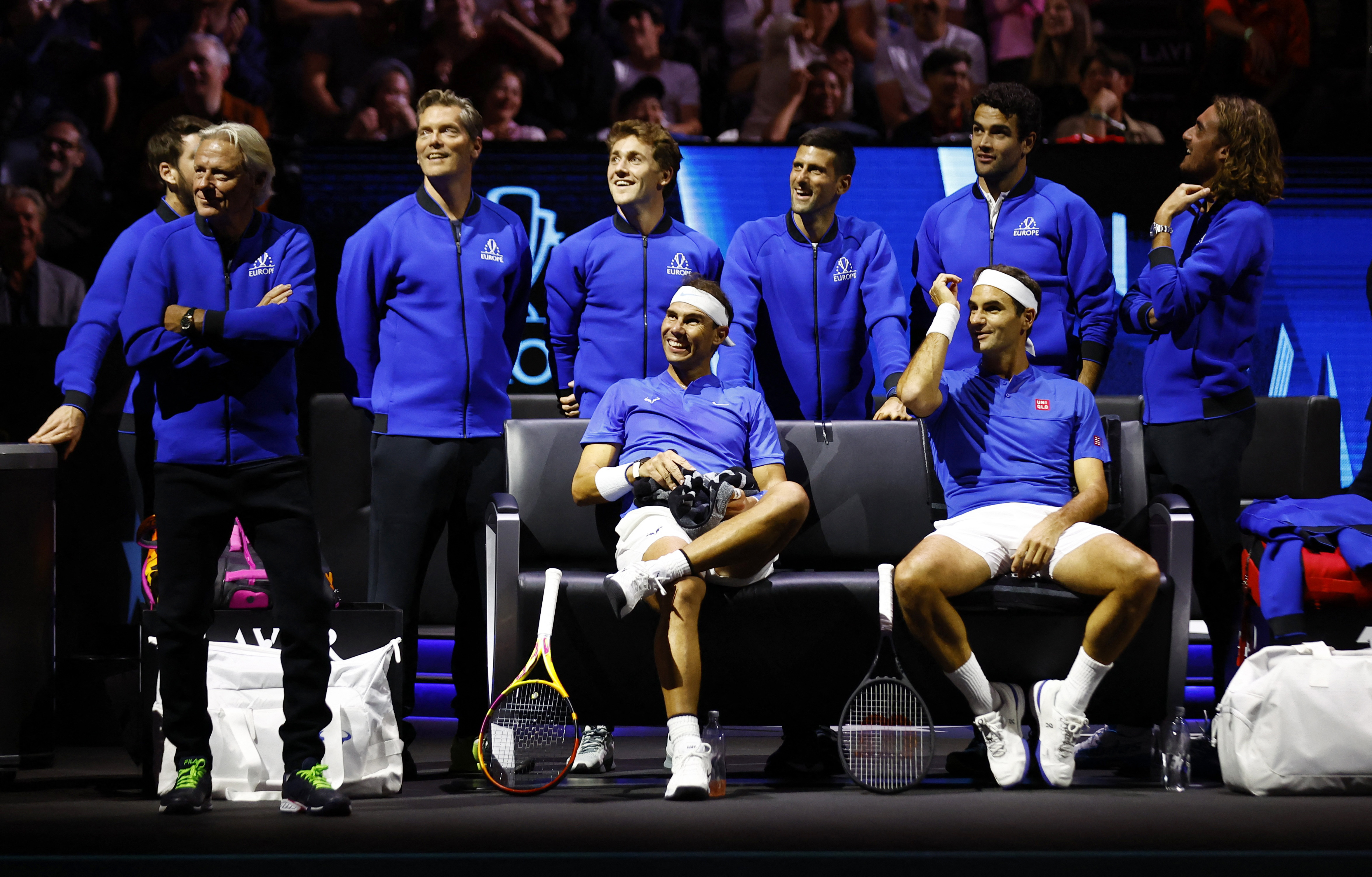 拉沃尔杯险胜美网，西西帕斯统治全场