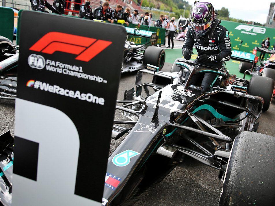 梅赛德斯碾压雷诺车队,塞恩斯高光表现 梅赛德斯碾压雷诺车队,塞恩斯高光表现