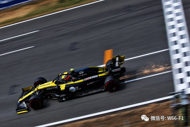 雷诺车队完胜威廉姆斯，塞恩斯高光表现