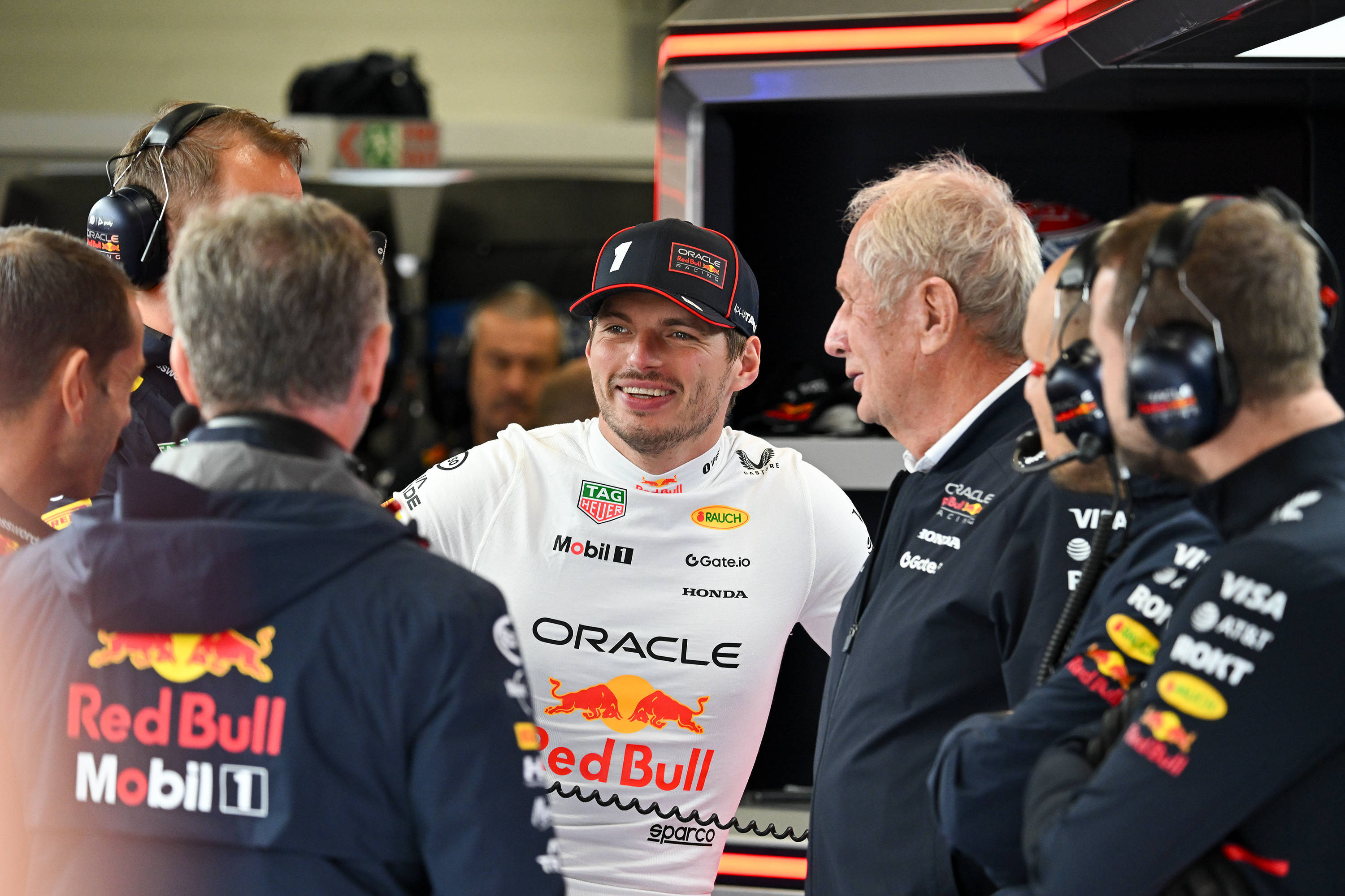 哈斯车队鏖战红牛车队，阿隆索关键制胜