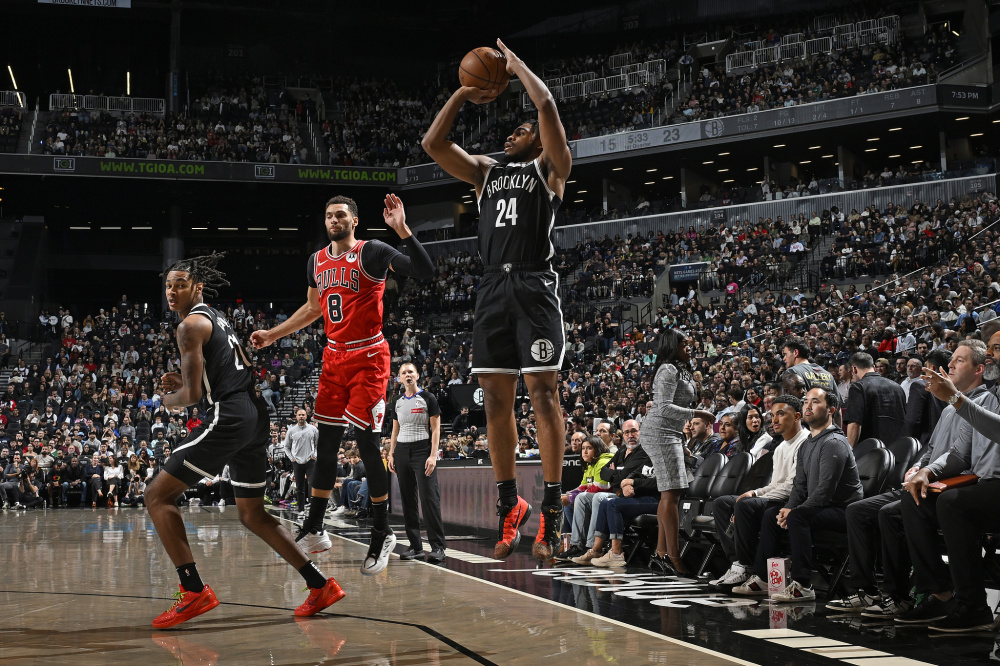 篮网爆冷公牛,拉文送出助攻 篮网爆冷公牛,拉文送出助攻