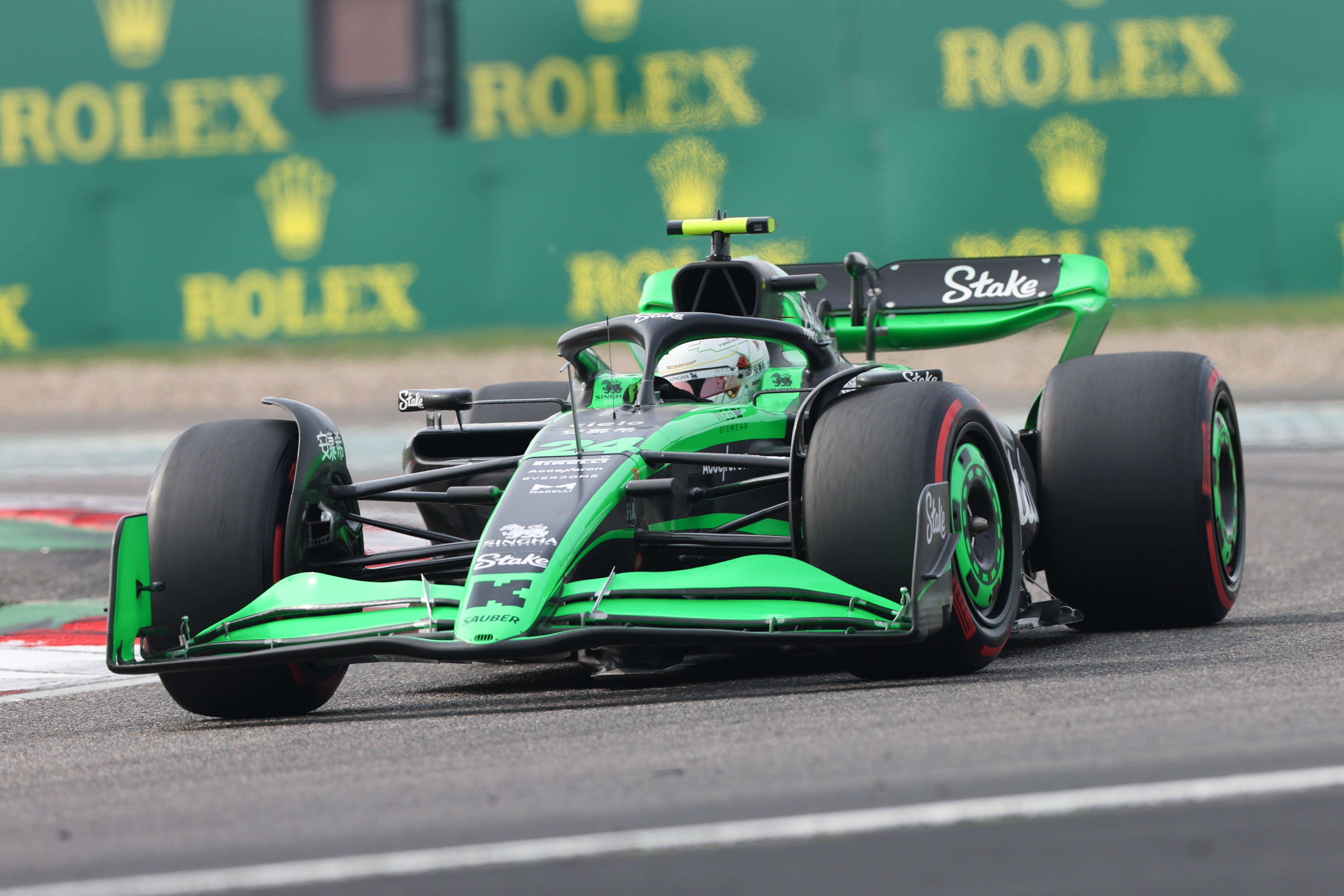 红牛二队翻盘阿斯顿马丁，周冠宇刷新纪录