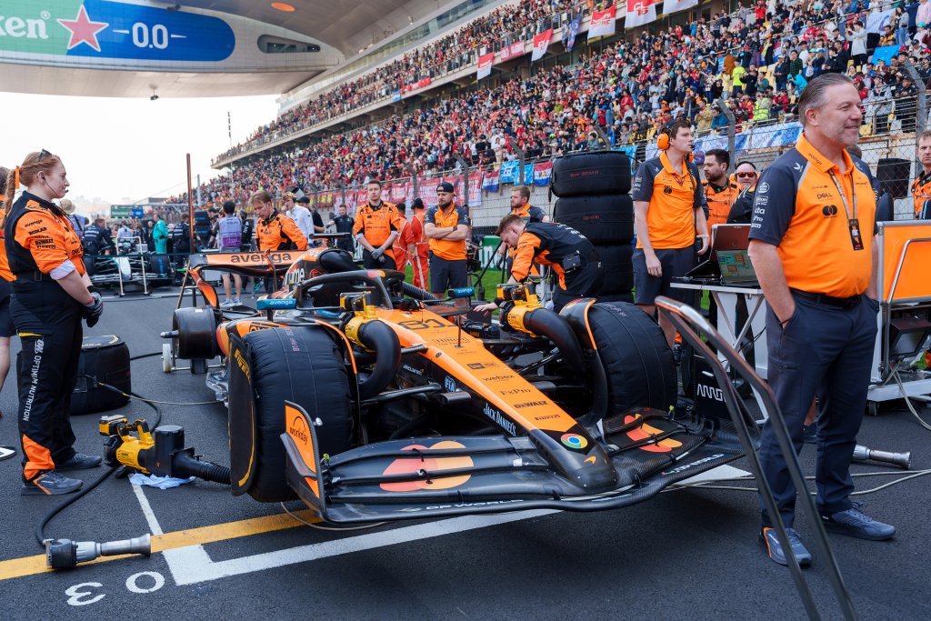 雷诺车队横扫迈凯伦，诺里斯状态火热