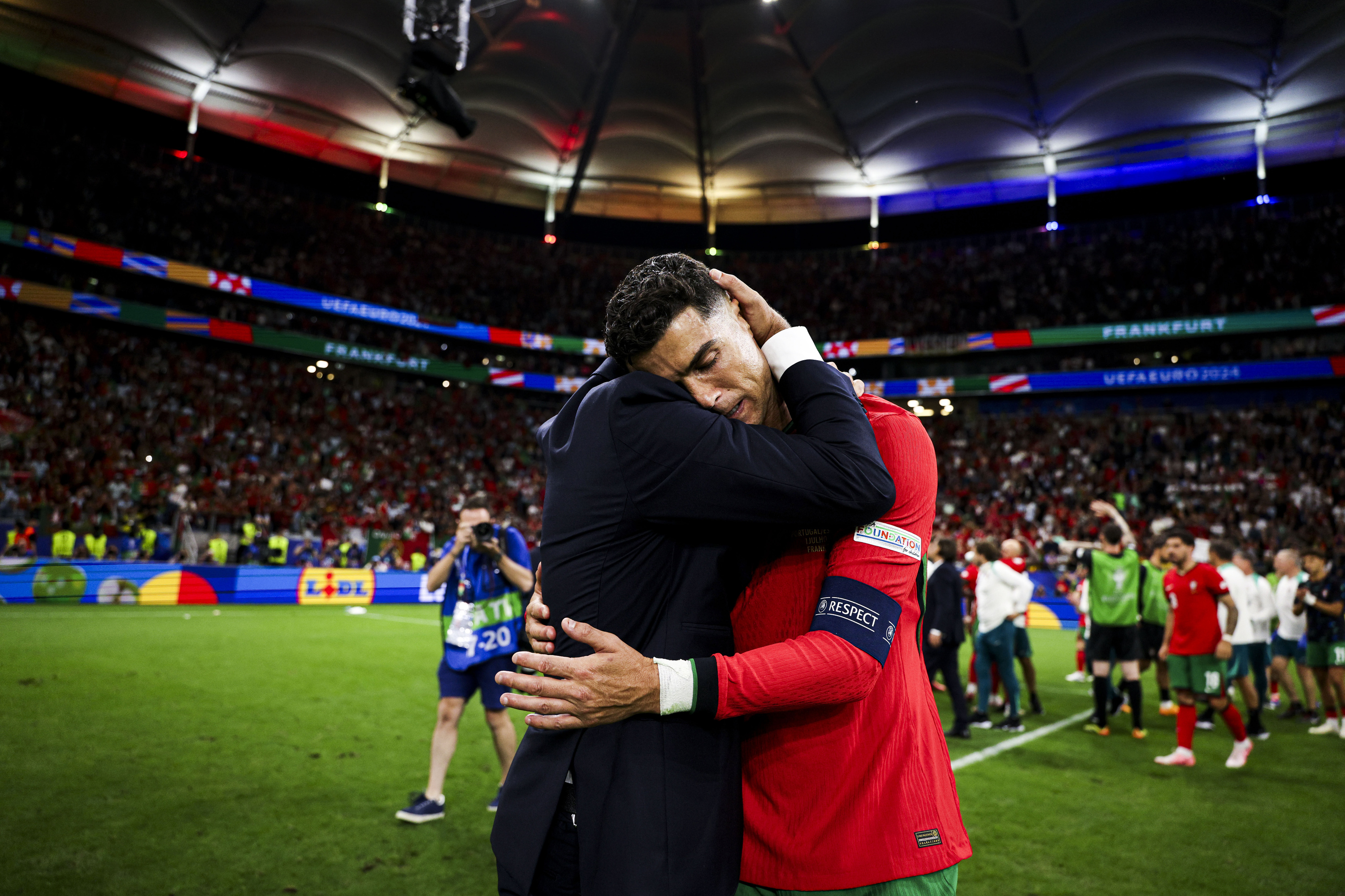 法国队绝杀葡萄牙队，马龙点燃赛场