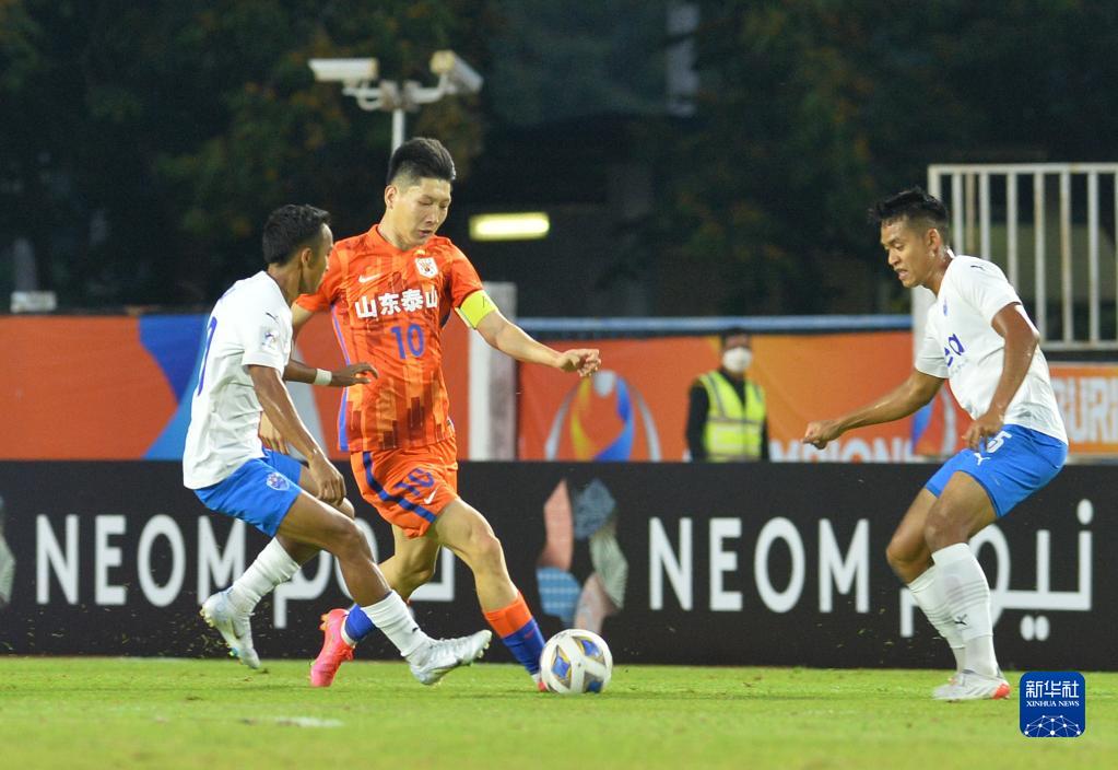 新加坡狮城备战大考，球队战术紧密配合