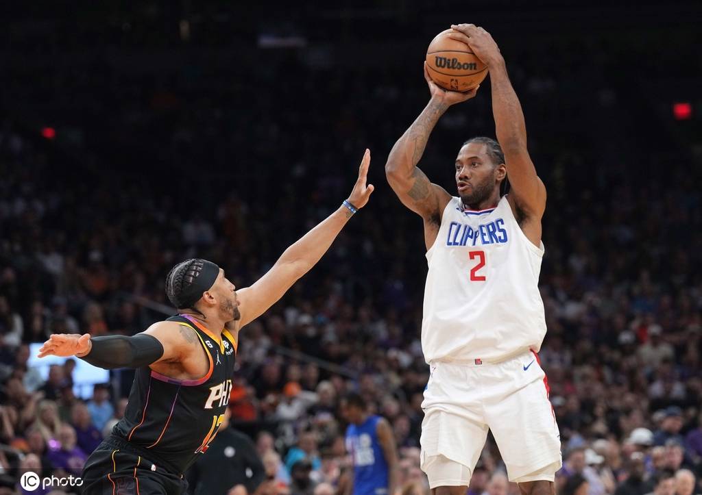 精心策划防守战术，全力挽救不利局面取胜