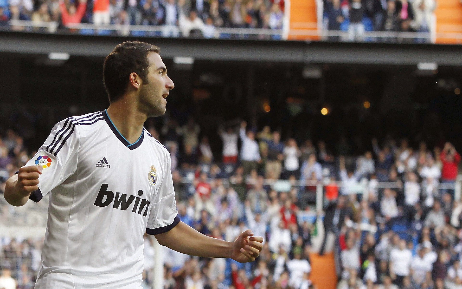 格纳布里用实力证明自己，巴萨狂胜牙买加的背后，足球世界的多元叙事