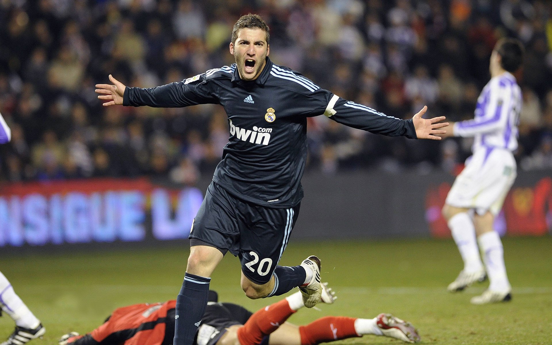 欧陆风暴席卷东瀛，比利亚雷亚尔战术碾压日本，萨卡化身关键先生定乾坤